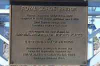 p02.jpg (42877 bytes)